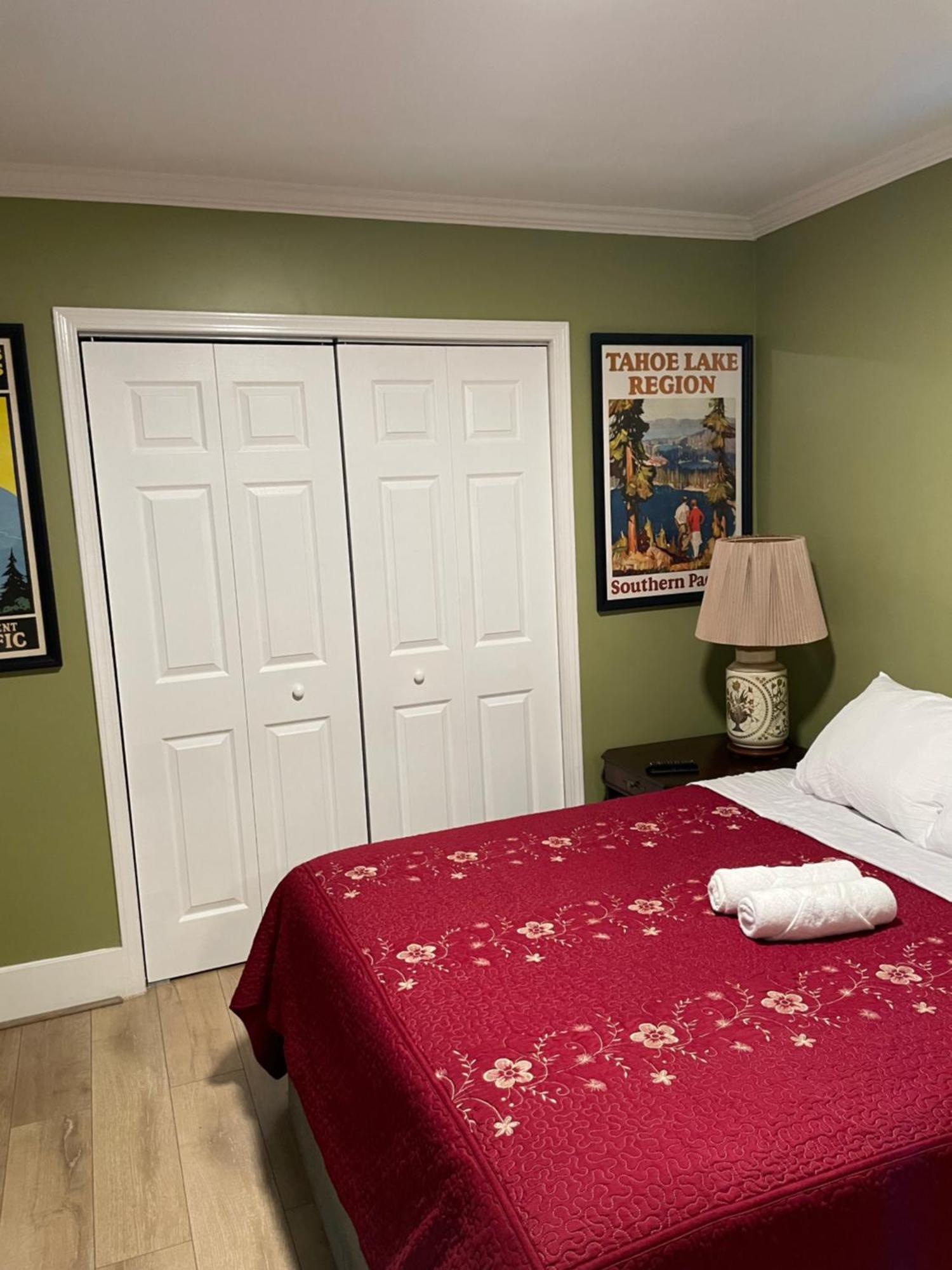 Private La Bedroom W Private Half-bathroom - Ac - Wifi - Private Fridge -smart Tv Habitación en casa particular
