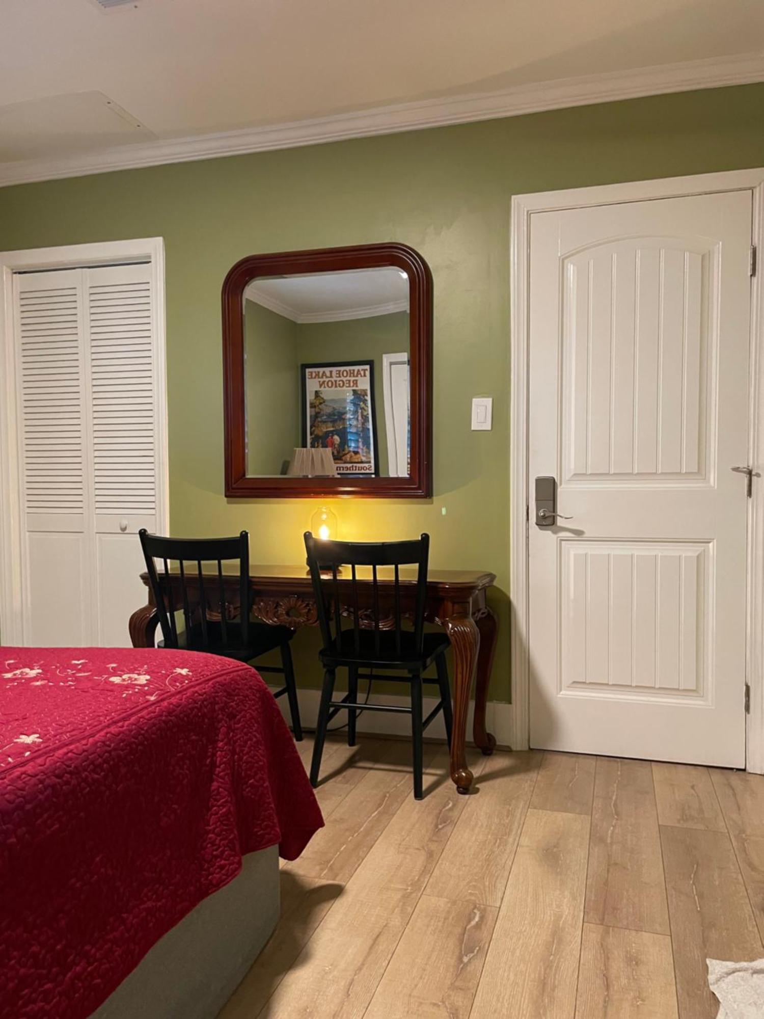 Private La Bedroom W Private Half-bathroom - Ac - Wifi - Private Fridge -smart Tv Habitación en casa particular *