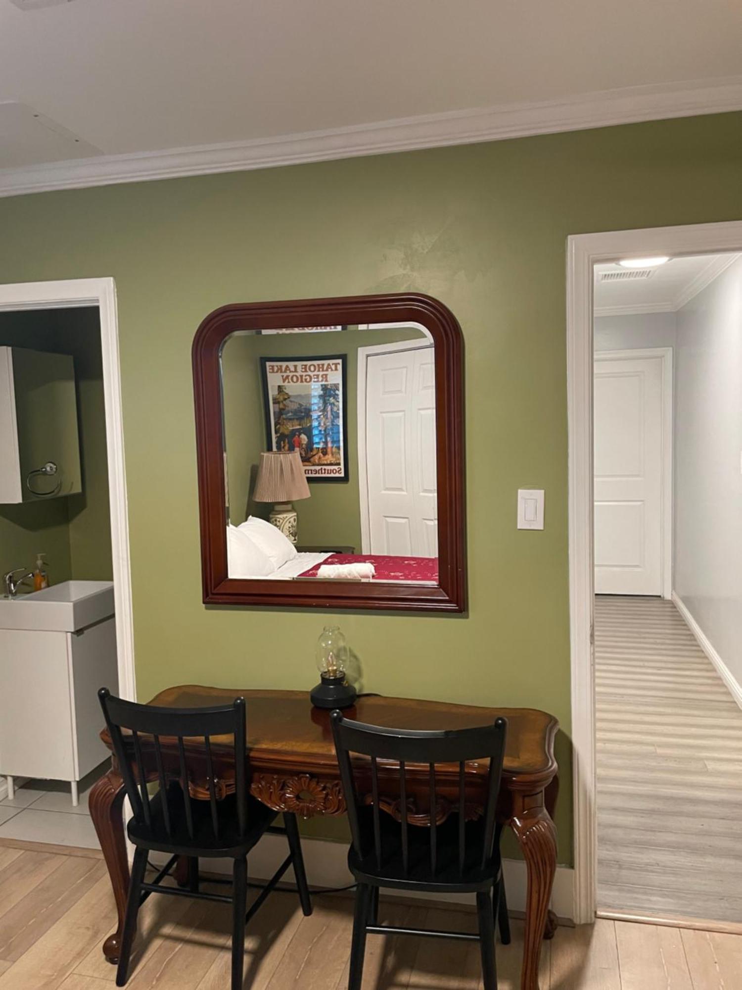 Private La Bedroom W Private Half-bathroom - Ac - Wifi - Private Fridge -smart Tv * Los Ángeles