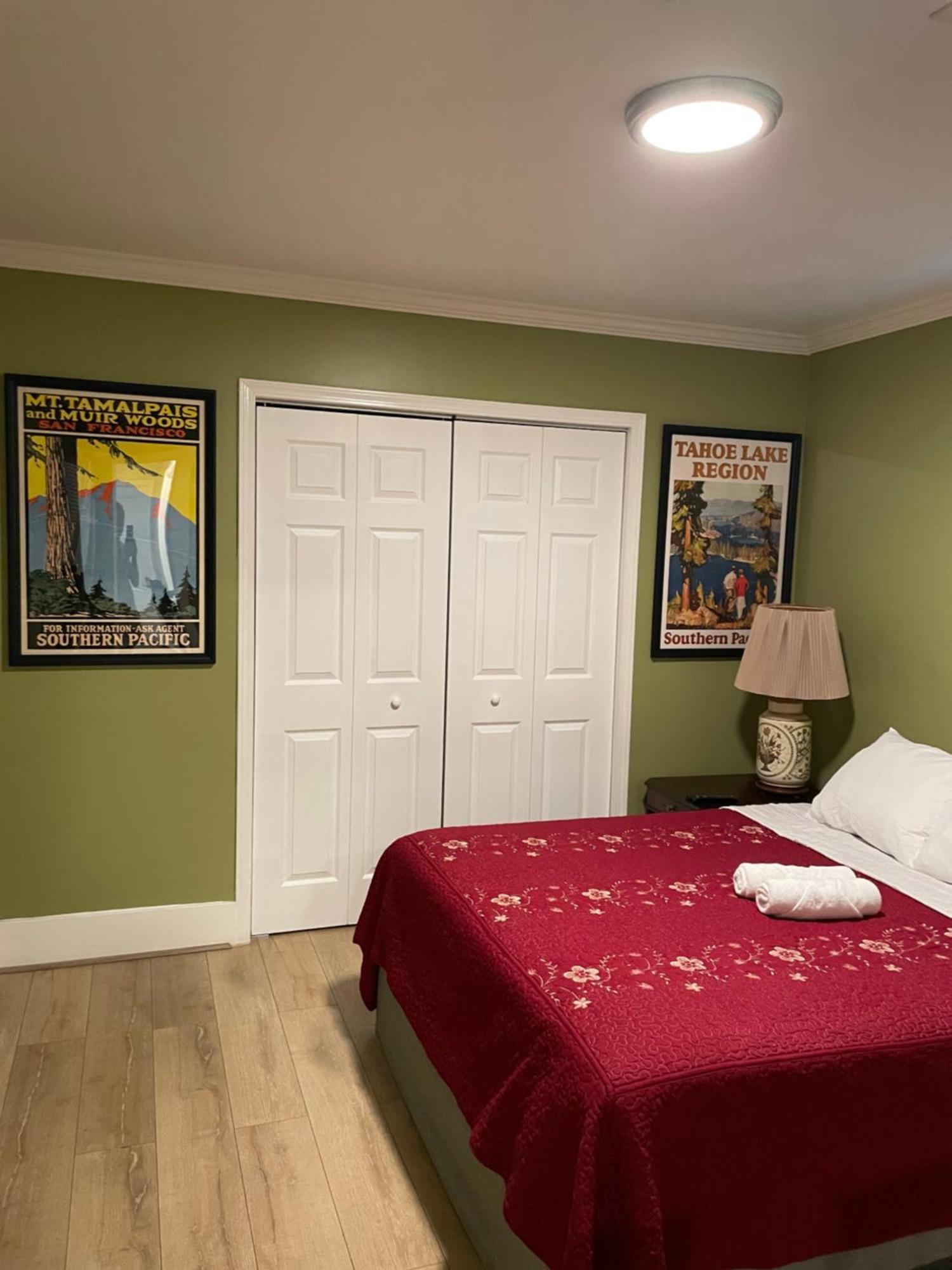Habitación en casa particular Private La Bedroom W Private Half-bathroom - Ac - Wifi - Private Fridge -smart Tv
