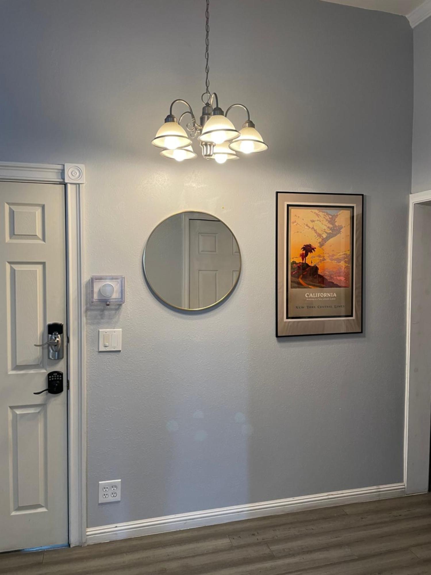 Private La Bedroom W Private Half-bathroom - Ac - Wifi - Private Fridge -smart Tv Los Ángeles